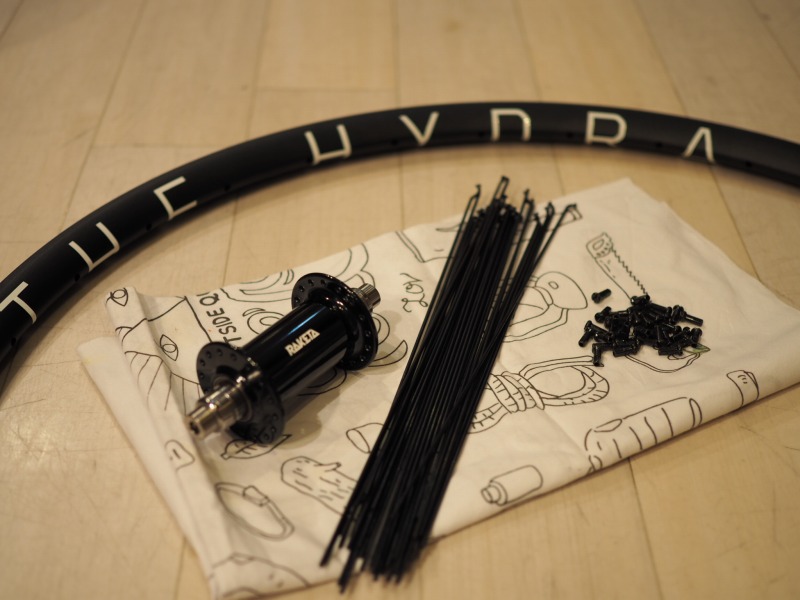 RAKETA HUB& THE HYDRA RIM 手組ホイール ピストバイク FIXED GEAR