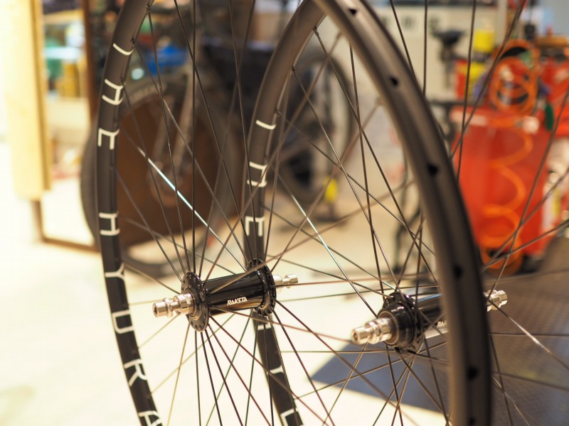 h plus sun × RAKETA ピストホイール前後セット